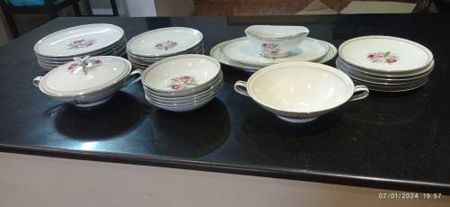 Brand New 30 Piece Ceramic Dinner Set