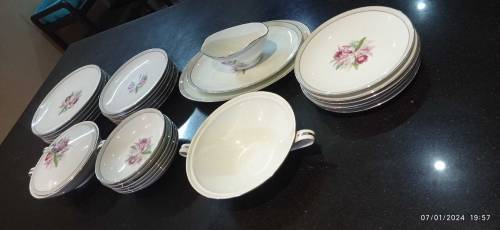 Brand New 30 Piece Ceramic Dinner Set