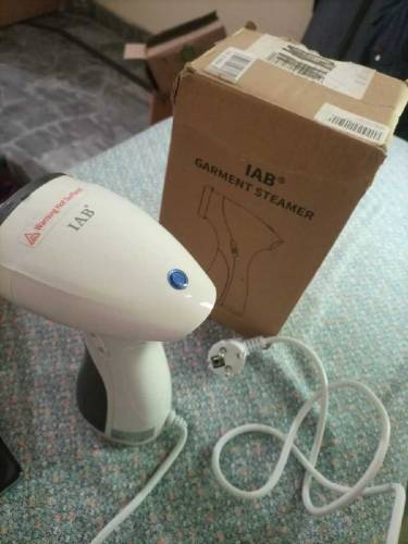 GARMENT STEAMER