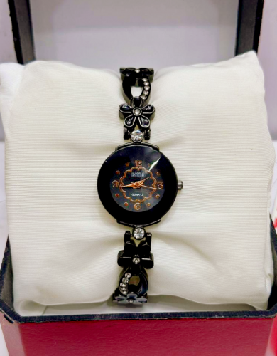 Women 's formal Analogue Watch with Free delivery all Karachi 