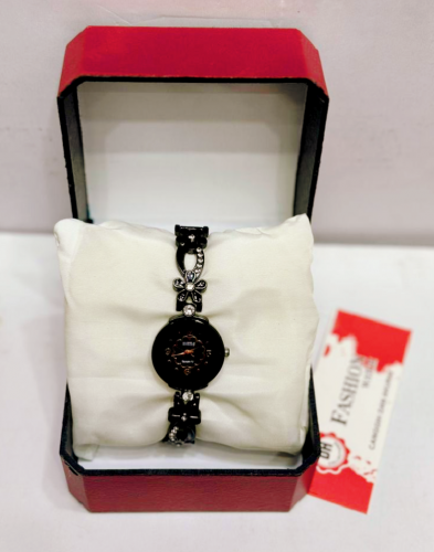 Women 's formal Analogue Watch with Free delivery all Karachi 
