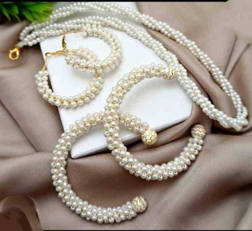 pearl set available in all colour highi quality