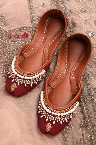 Name: Khussa-44Brand: LayanColor: MaroonDesign: Beautiful Embroidered 
