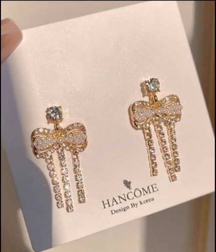 Bow earring