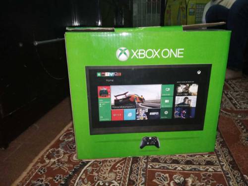 selling Xbox One with 1TB HDD and with box