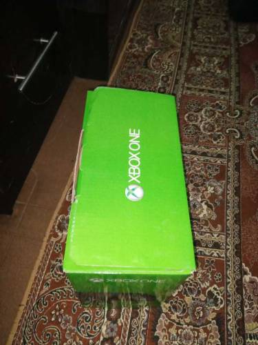 selling Xbox One with 1TB HDD and with box