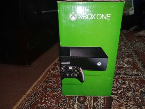 selling Xbox One with 1TB HDD and with box