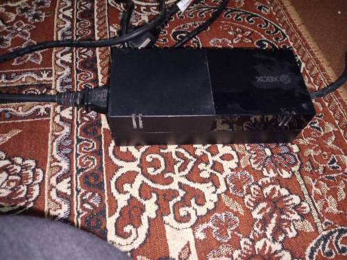 selling Xbox One with 1TB HDD and with box