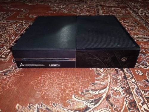 selling Xbox One with 1TB HDD and with box