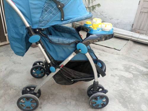ADJUSTABLE BABY STROLLER/PRAM 