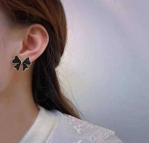 Bow design studs
