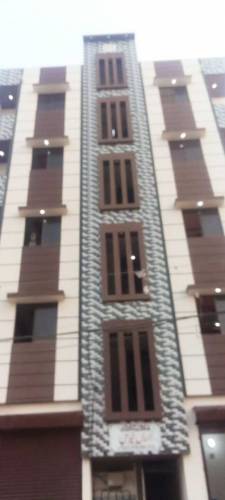 The message advertises the urgent sale of a new flat