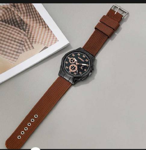 stylish watch with 4 bands. cash on delivery 