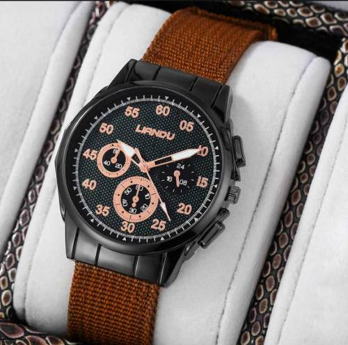 stylish watch with 4 bands. cash on delivery 