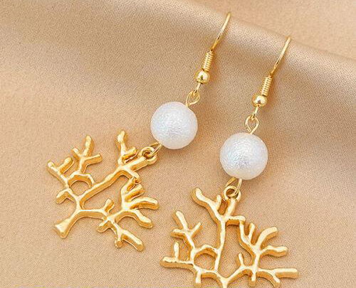 New beautiful Korean luxary pearl and coral shape earrings 