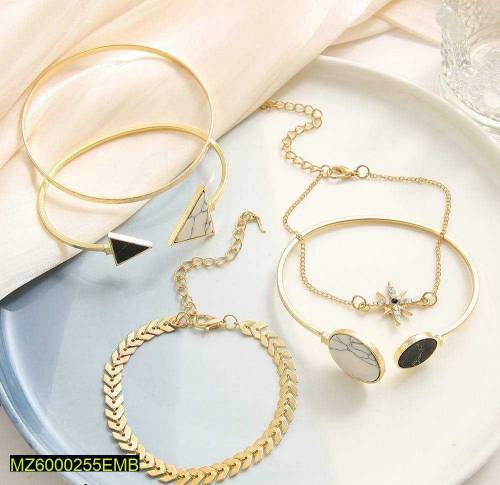 •  Shape/Pattern: Round/Arrow Painted•  Plating: Imported Golden Plate