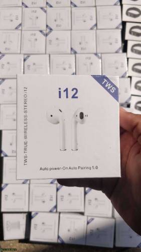 i12 Airpods white