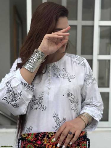 2 PC Women's Stitched Linen Suit 