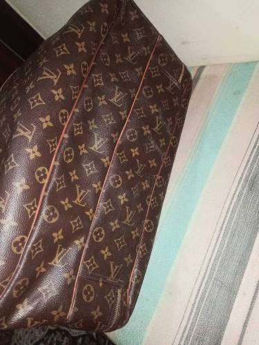 louis vuitton bag brand new and only 1 to 2 time used and pure leader 