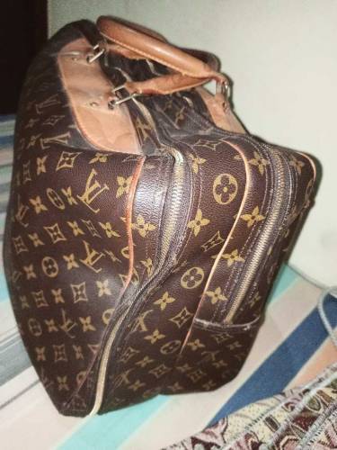 louis vuitton bag brand new and only 1 to 2 time used and pure leader 