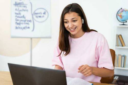 Online Female Tutor Job