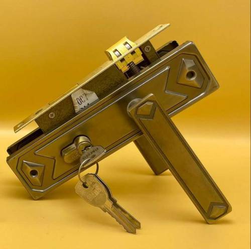 Door handle lock
