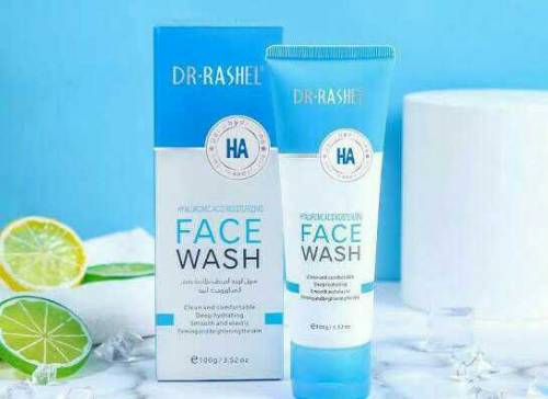 Smooth And moisturizing FACE WASH 
