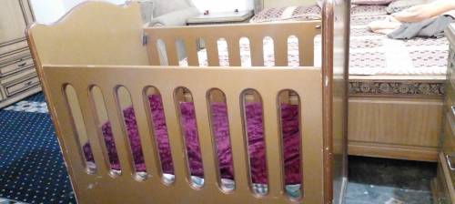baby cot