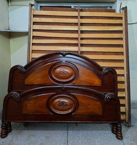 Queen Size Bed, Side Talbles and Dressing Table
