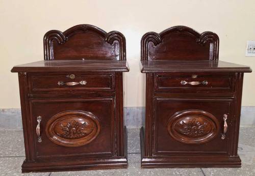 Queen Size Bed, Side Talbles and Dressing Table