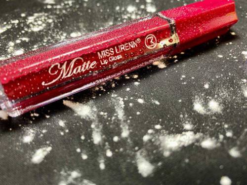 makeup lip gloss