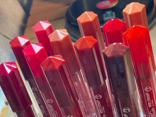 makeup lip gloss