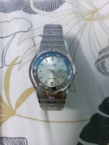 Japanese Men's Watch: Crystal Silver Dial Stainless Steel bracelet