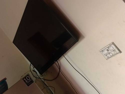LCD salling for Haier 42 inch and used by 6 month without box 