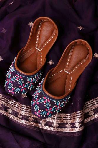 women khussa 