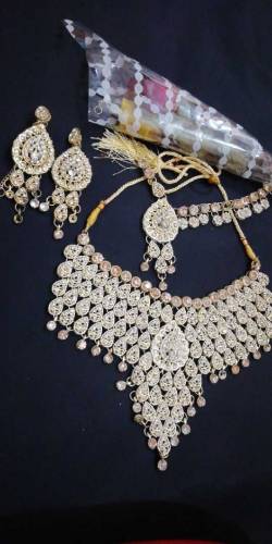 Stylish Heavy Necklace 3 pc set 