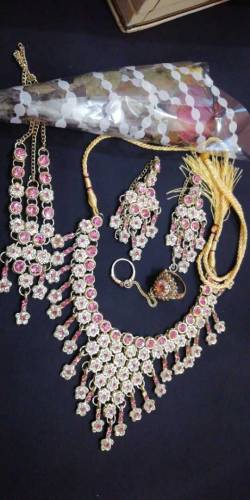 Stylish Heavy Necklace 3 pc set 