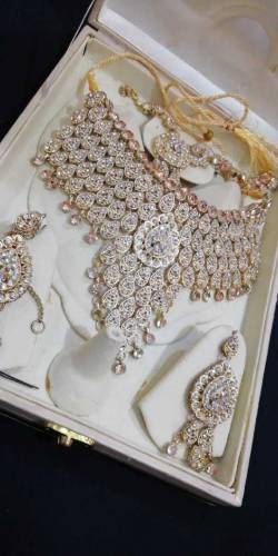 Stylish Heavy Necklace 3 pc set 