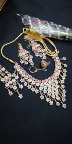Stylish Heavy Necklace 3 pc set 