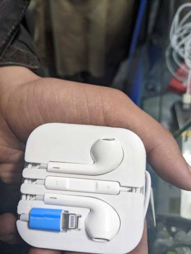 Iphone earbuds with pop up high quality 