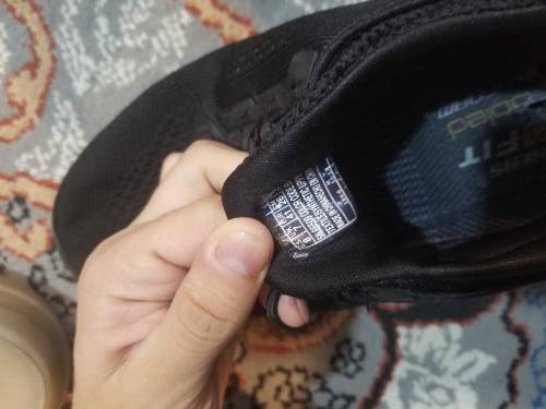 skechers black