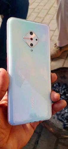 vivo y51 4/128 panal replace ha baki sab okay ha box charger available