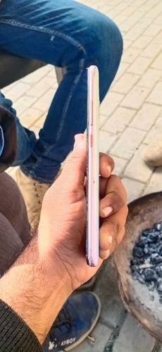 vivo y51 4/128 panal replace ha baki sab okay ha box charger available