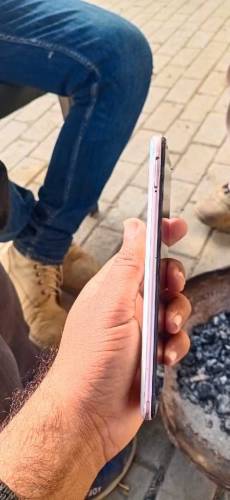 vivo y51 4/128 panal replace ha baki sab okay ha box charger available