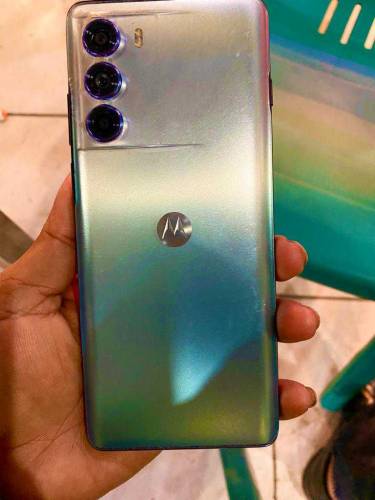Motorola g2005g 108 mega pixel 8 GB ram 128 batty 5000mah