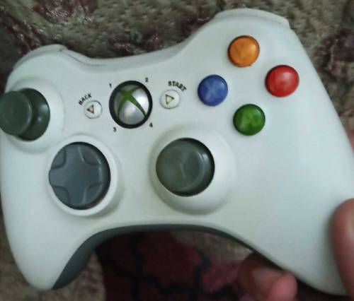 XBOX 360 WITH KINECT AND TWO CONTROLLERS 