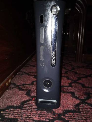 XBOX 360 WITH KINECT AND TWO CONTROLLERS 
