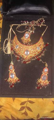 one used bridal set 9/10 condition good quality heavy weight