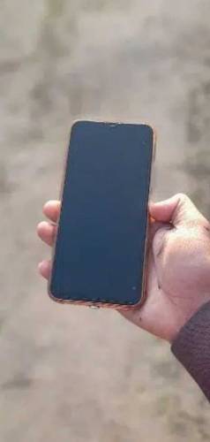 Aoa I am selling my cell phone Sparx Neo 8 full box