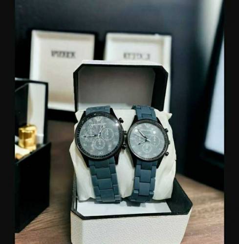 couple casual analogue watches 